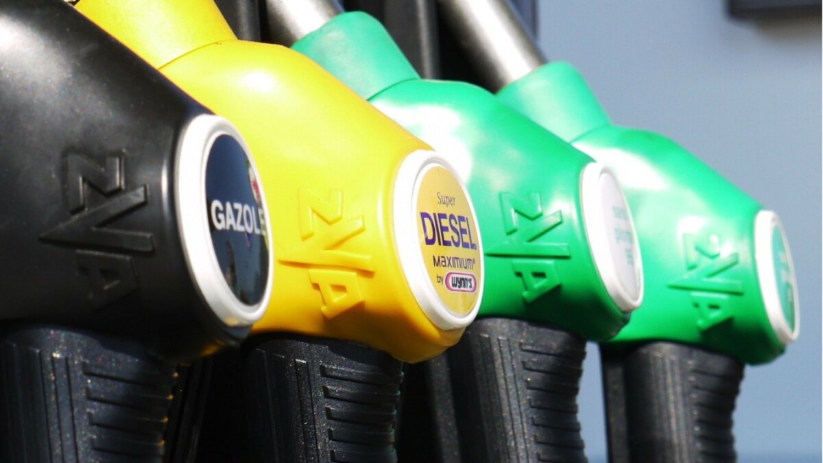 Buoni benzina, diventano imponibili: le aziende dovranno versare i  contributi